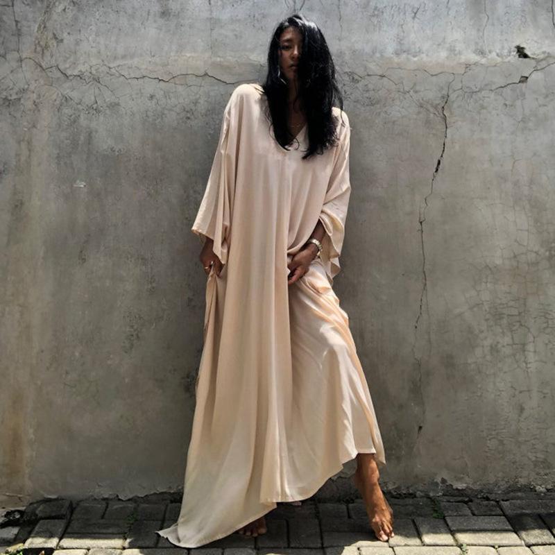 Ladies airy beach dress with V-neckline and wide sleeves Ivyshape