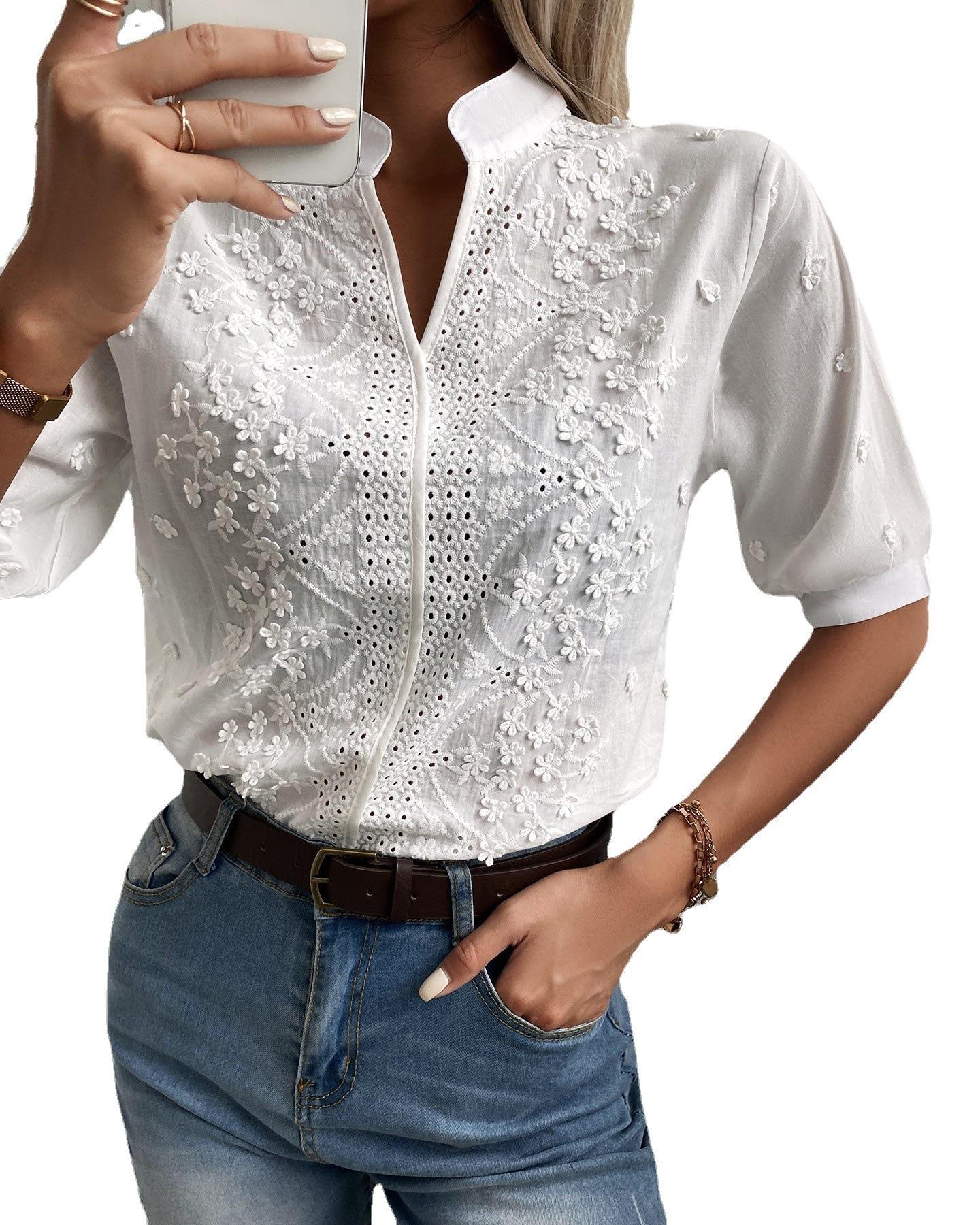 Isabella | Camicetta da donna in pizzo con scollo alto e scollatura a V