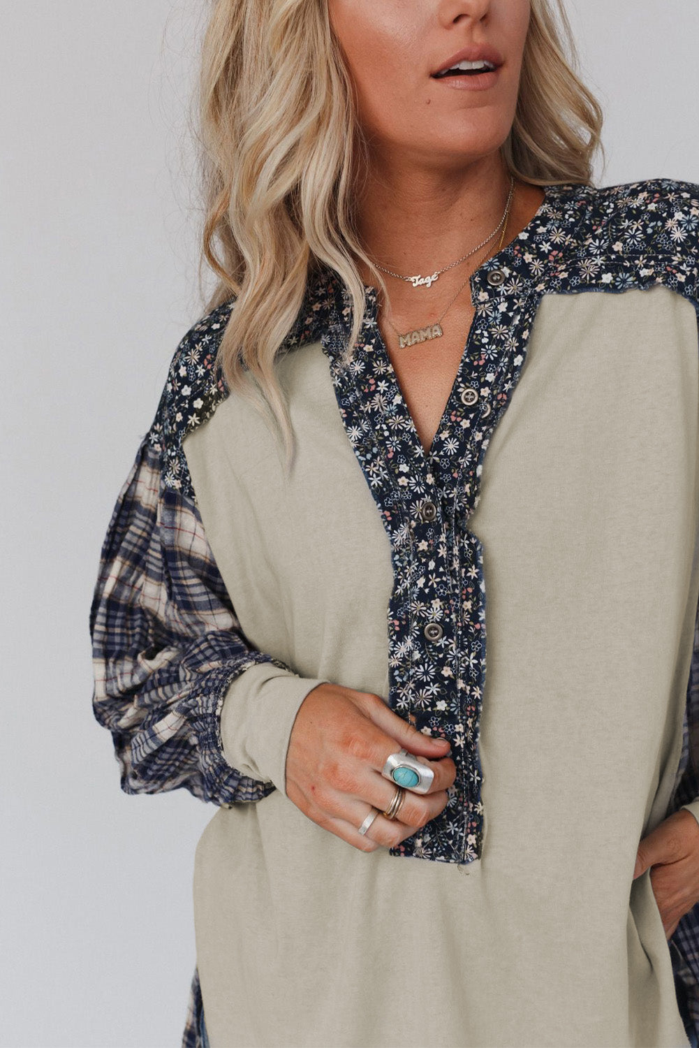 Martina | Blusa boho chic con maniche fantasia e dettagli floreali