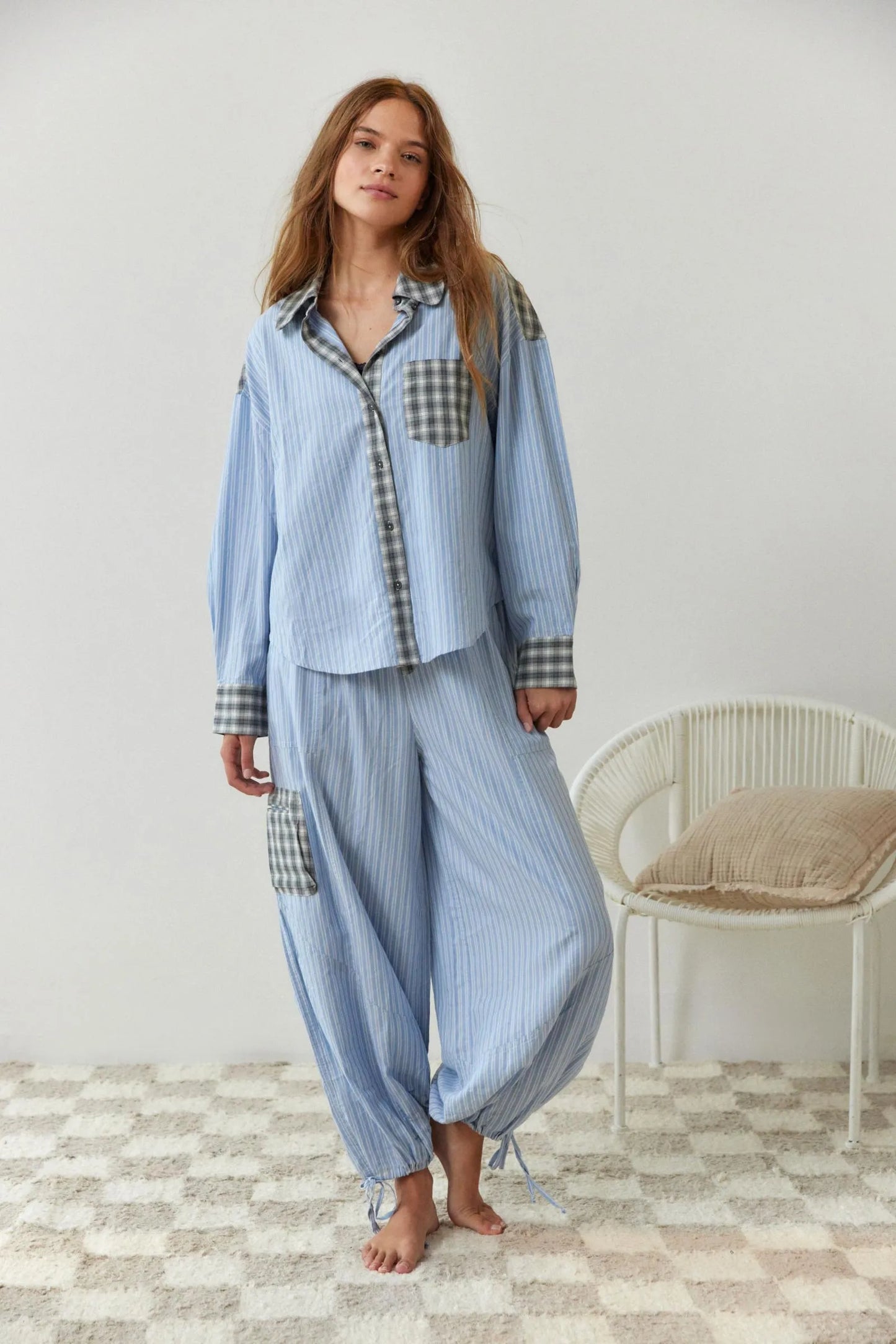 Olivia - Mixed striped shirt with oversize style and comfort.