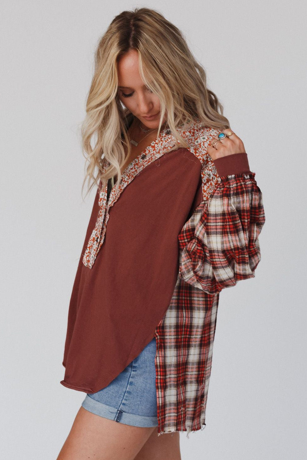 Martina | Blusa boho chic con maniche fantasia e dettagli floreali