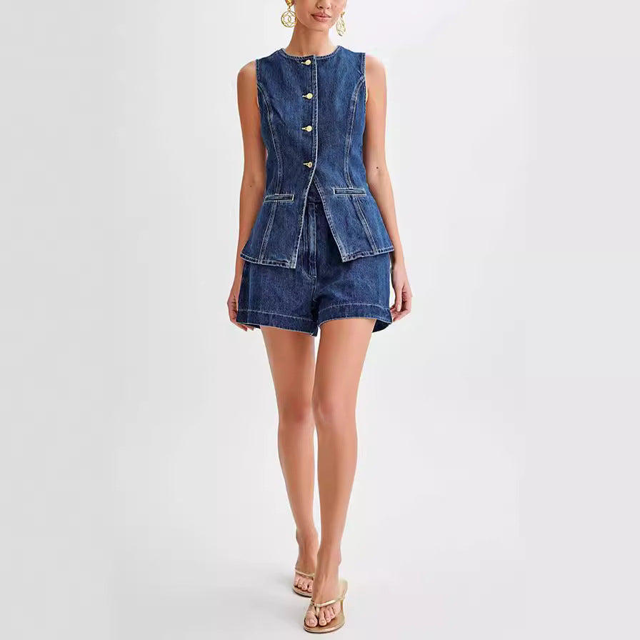 Valentina : Outfit casual in denim: gilet e pantaloncini senza maniche