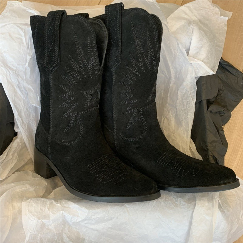 Carmen - Beige suede cowboy boots with elegant style