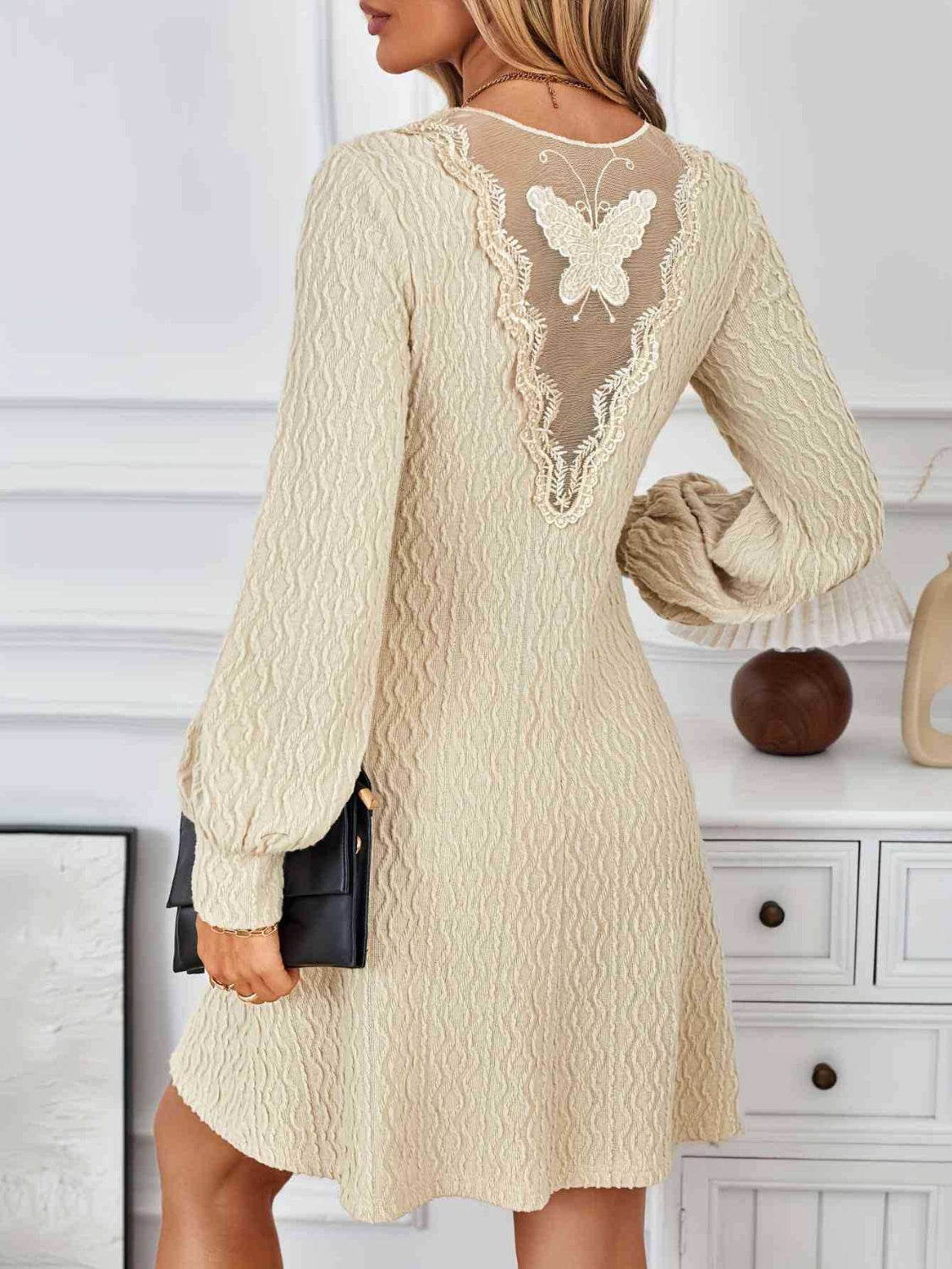 Giada | Abito beige con texture lavorata e scollo a V