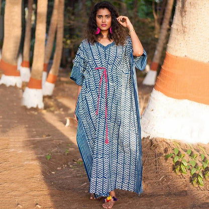 Women's kaftan with fashionable pattern and tie belt Ivyshape