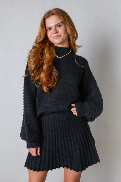 Norra | Elegante set maglione e gonna a pieghe
