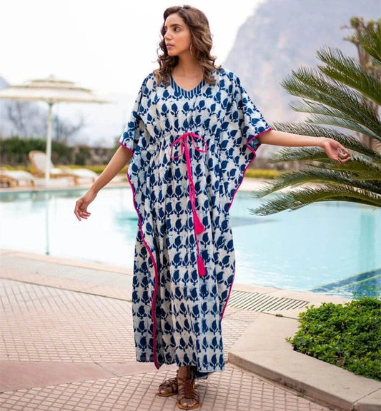 Women's kaftan with fashionable pattern and tie belt Ivyshape