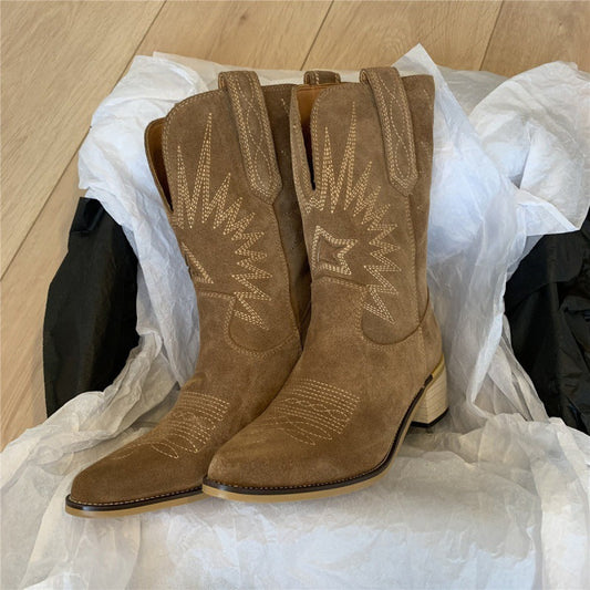 Carmen - Beige suede cowboy boots with elegant style
