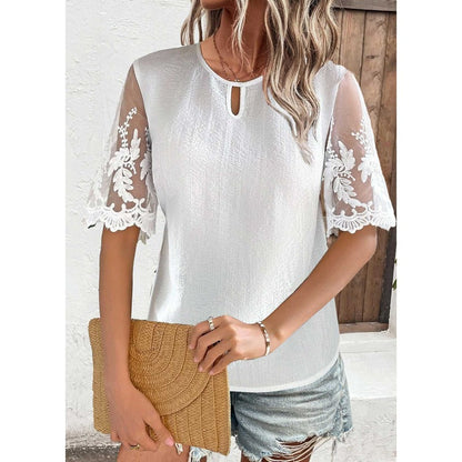 Ladies blouse with lace and elegant sleeves Ivyshape