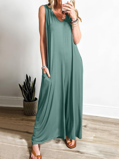 Women's sleeveless maxi dress with side pockets and flowing silhouette Ivyshape
