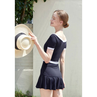 Ladies sporty dress with ruffles and contrasting sleeves Ivyshape