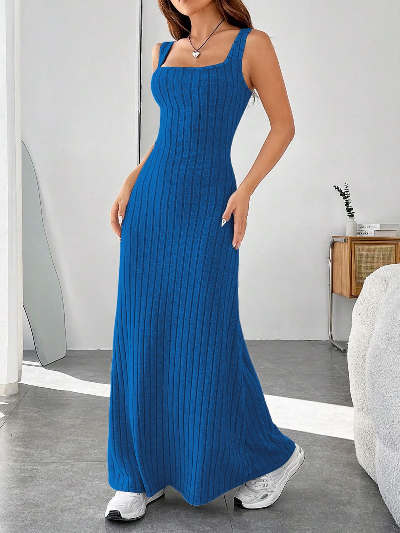 Women's Long Knit Maxi Dress with Slim Fit and Round Neckline Ivyshape