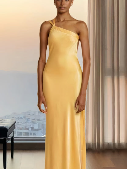 Selena - One-shoulder asymmetrical dress with side slit
