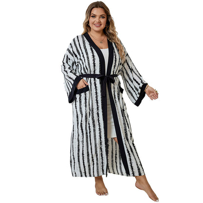 Women's elegant bathrobe with trendy stripe pattern and casual cut Ivyshape