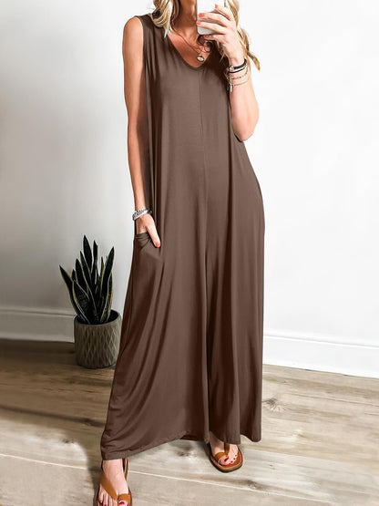 Women's sleeveless maxi dress with side pockets and flowing silhouette Ivyshape