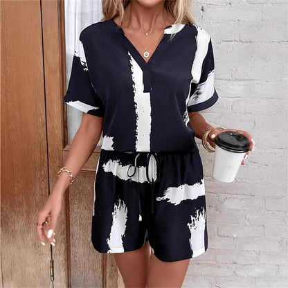 Women's short-sleeve jumpsuit with modern graphic print Ivyshape