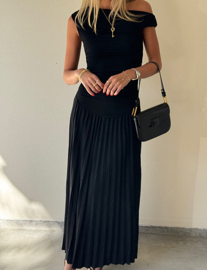 Ladies Off-Shoulder Pleated Maxi Skirt Set Ivyshape