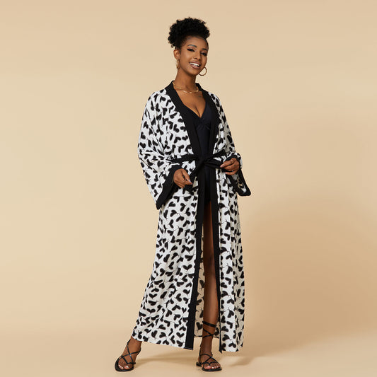 Women's luxurious bathrobe with exotic pattern Ivyshape
