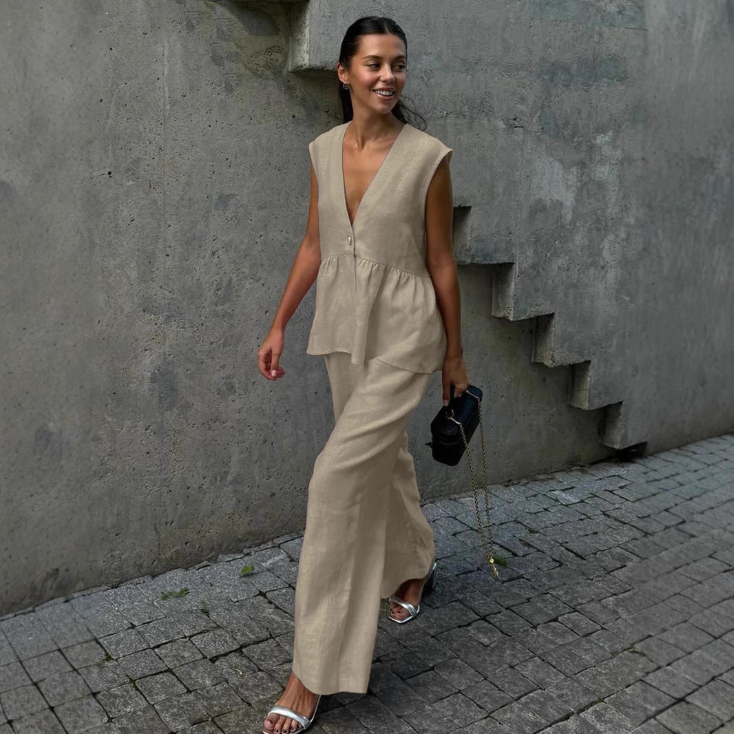 Women's fashionable jumpsuit with V-neck and wide-cut legs Ivyshape