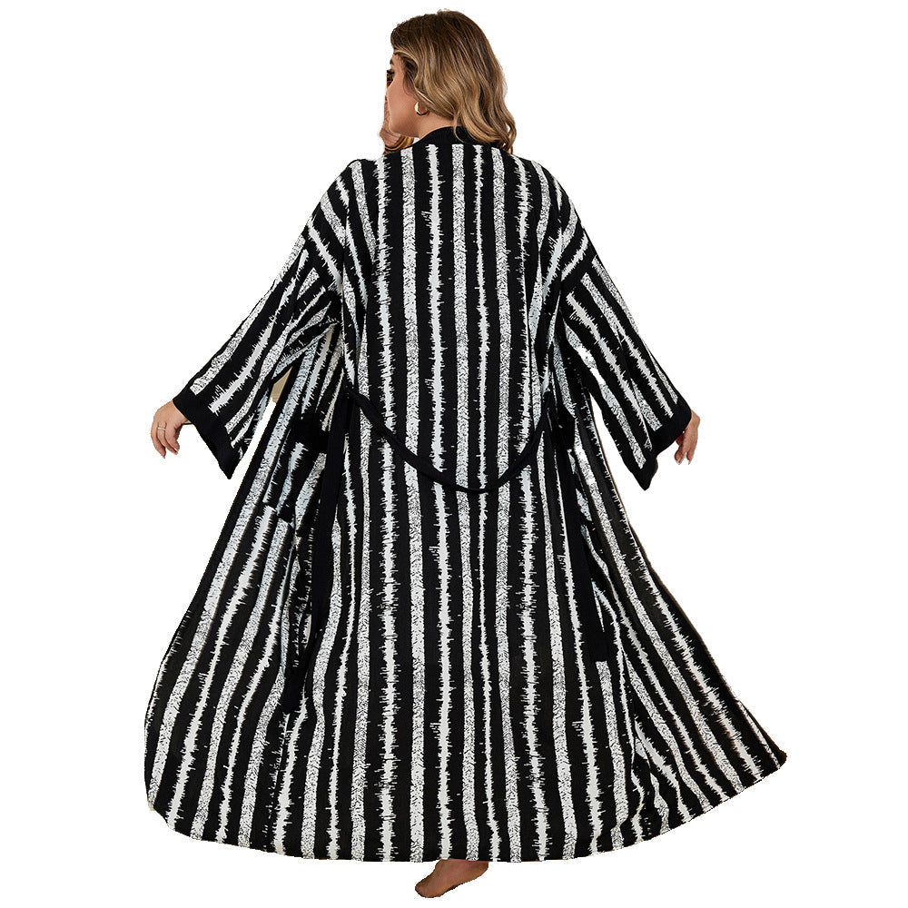 Women's elegant bathrobe with trendy stripe pattern and casual cut Ivyshape
