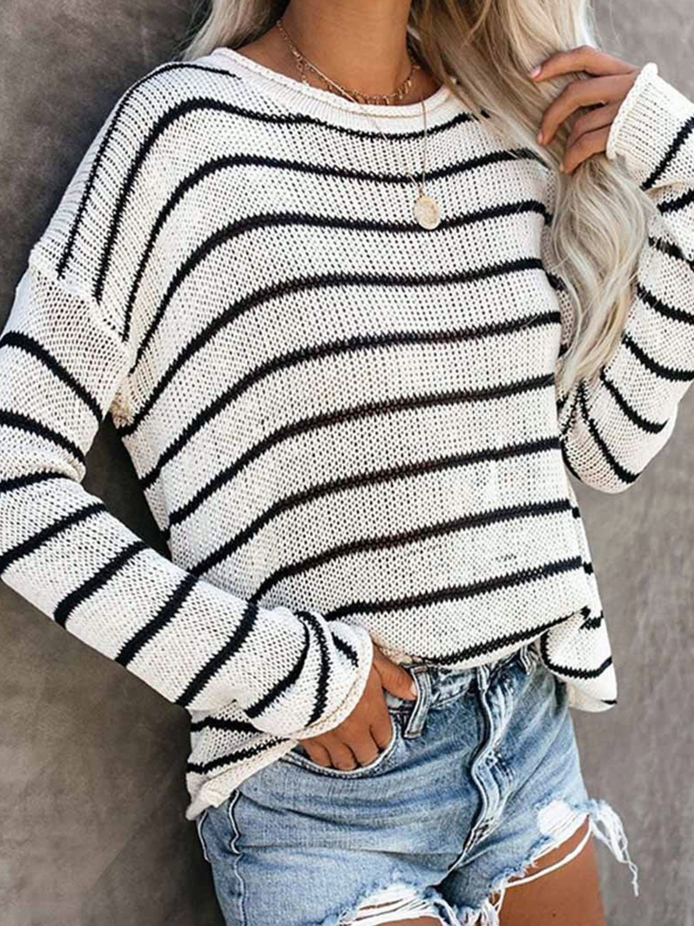 Women's casual knitted sweater with a loose fit and stripe pattern Ivyshape