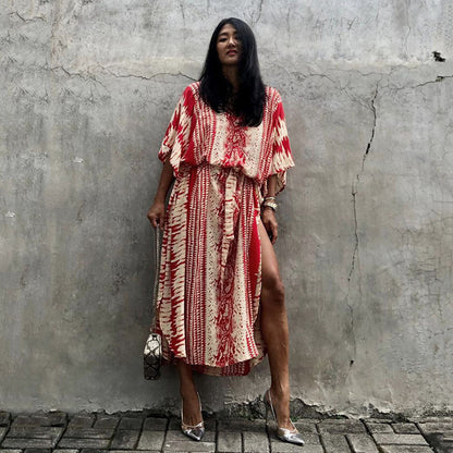 Ladies beach kaftan with artistic pattern and wide-cut sleeves Ivyshape