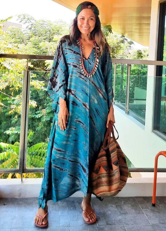 Women's kaftan with timeless batik pattern and elegant V-neck Ivyshape