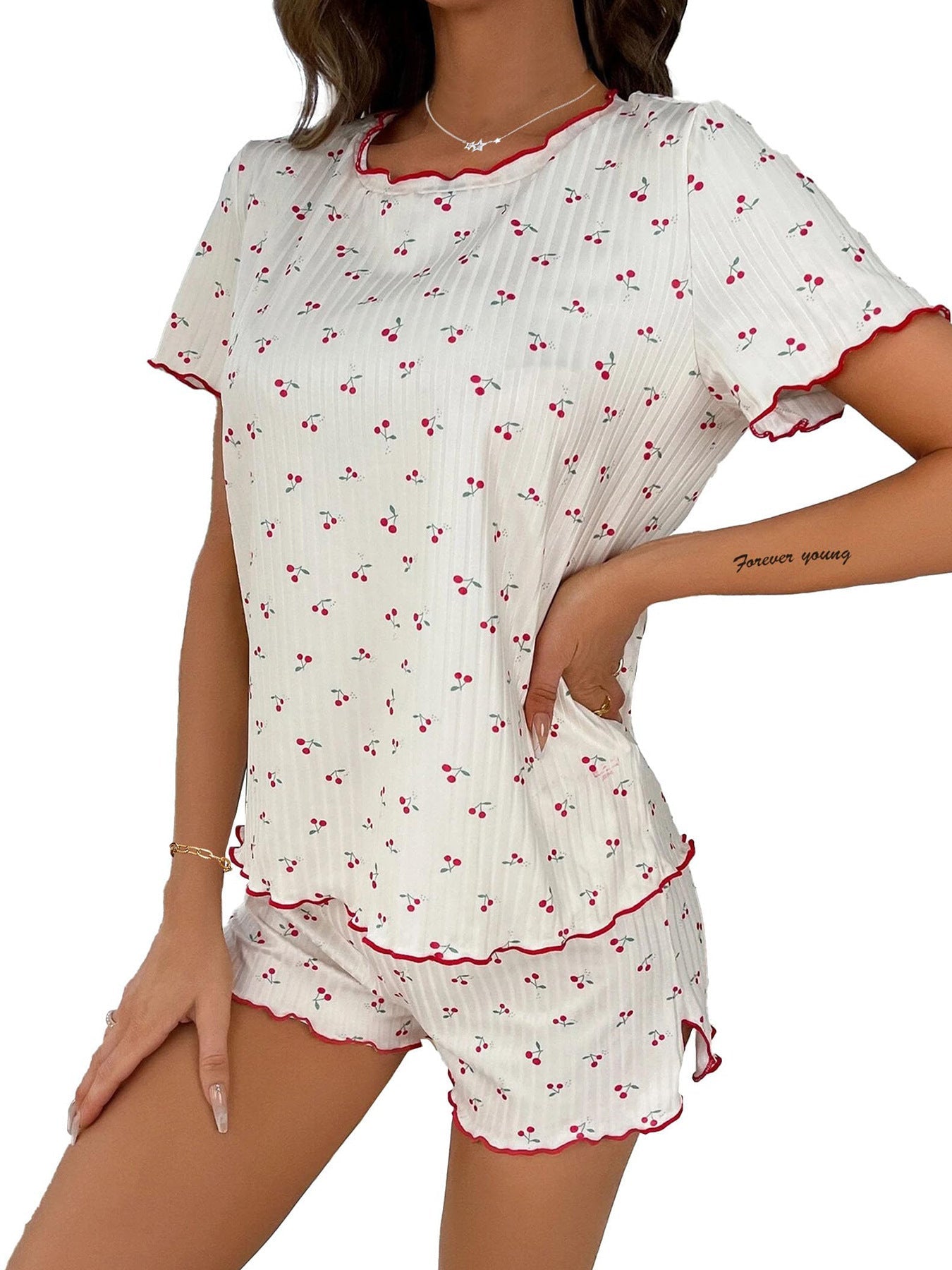 Women's pajama set with floral pattern and comfortable fit Ivyshape