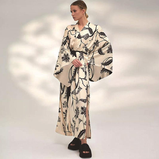 Women's luxurious kimono with floral motif and wide cut Ivyshape