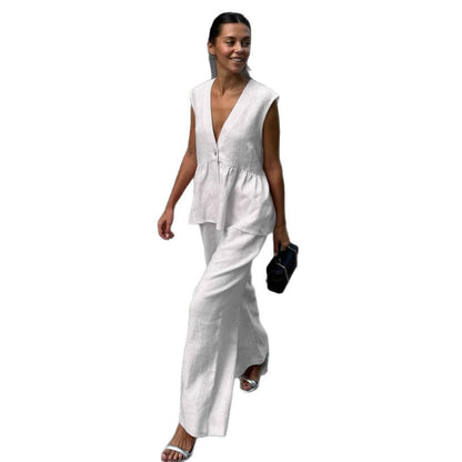 Women's fashionable jumpsuit with V-neck and wide-cut legs Ivyshape