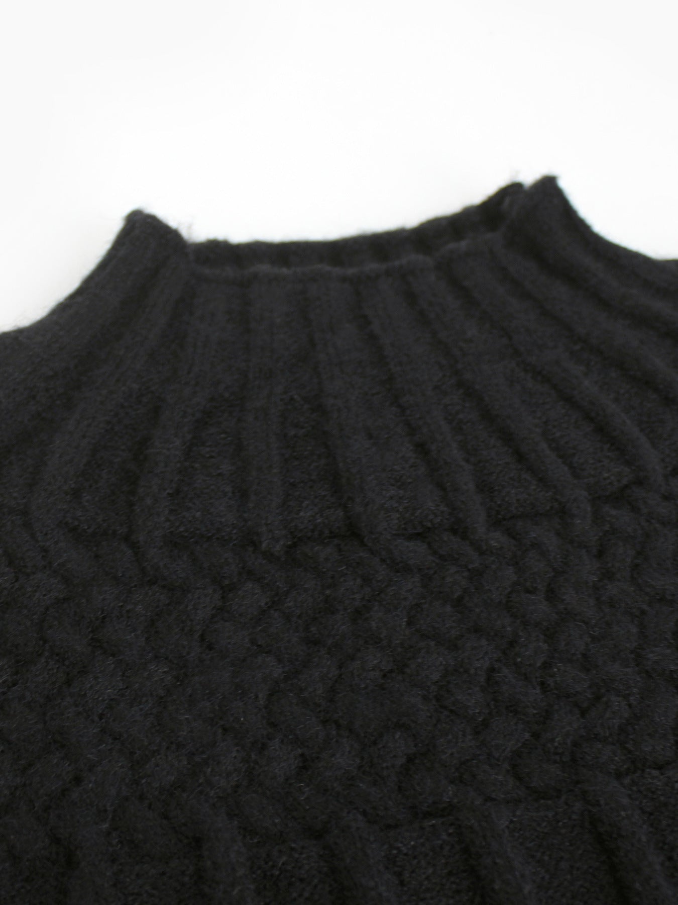 Ladies elegant knit sweater with lace sleeves Ivyshape