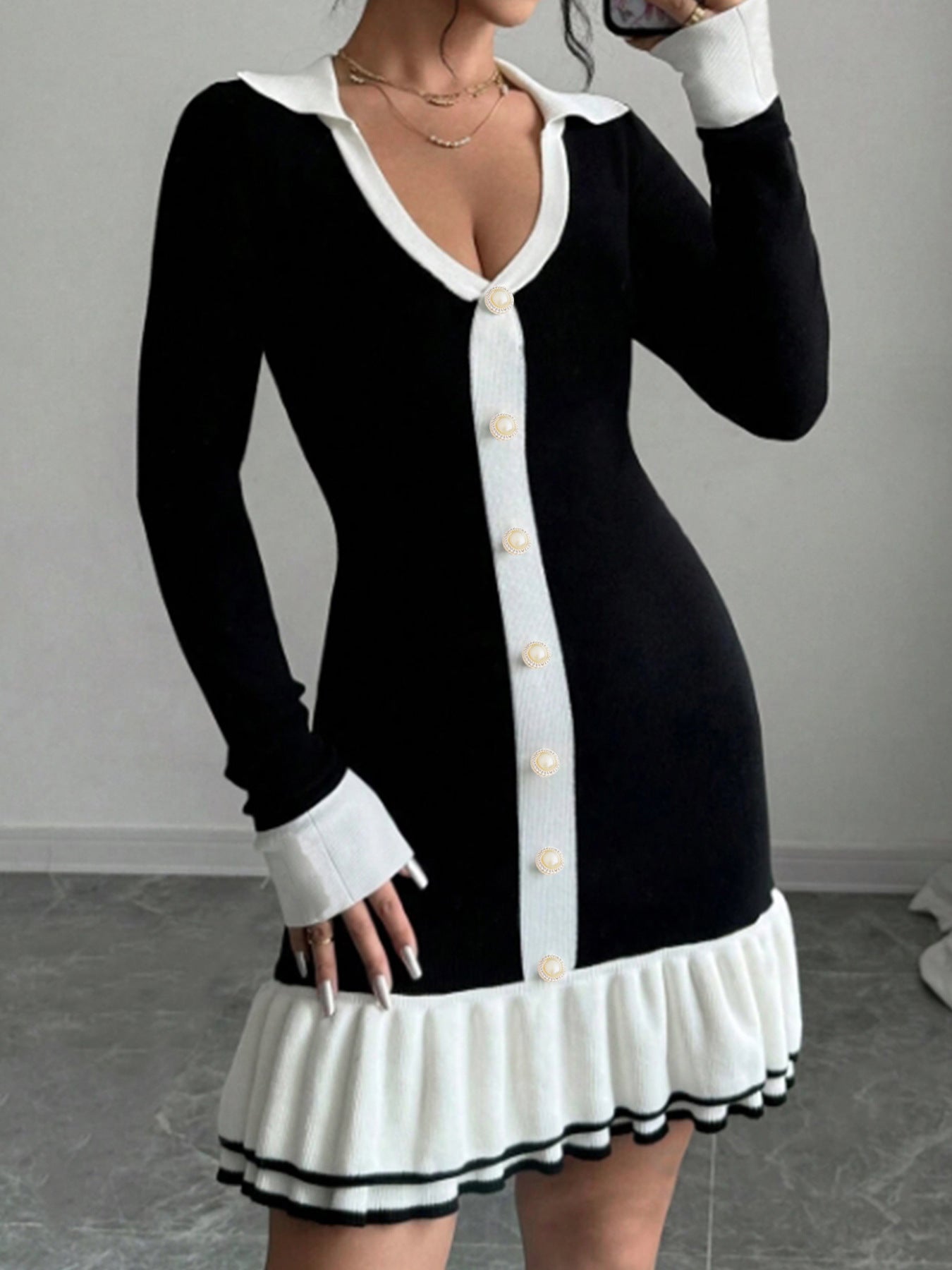 Women's knitted dress with collar and pleats Ivyshape