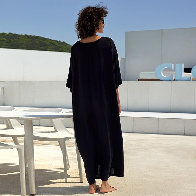 Ladies elegant kaftan robe with elaborate peacock motif Ivyshape