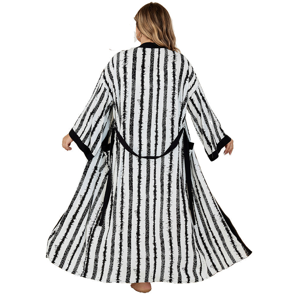 Women's elegant bathrobe with trendy stripe pattern and casual cut Ivyshape