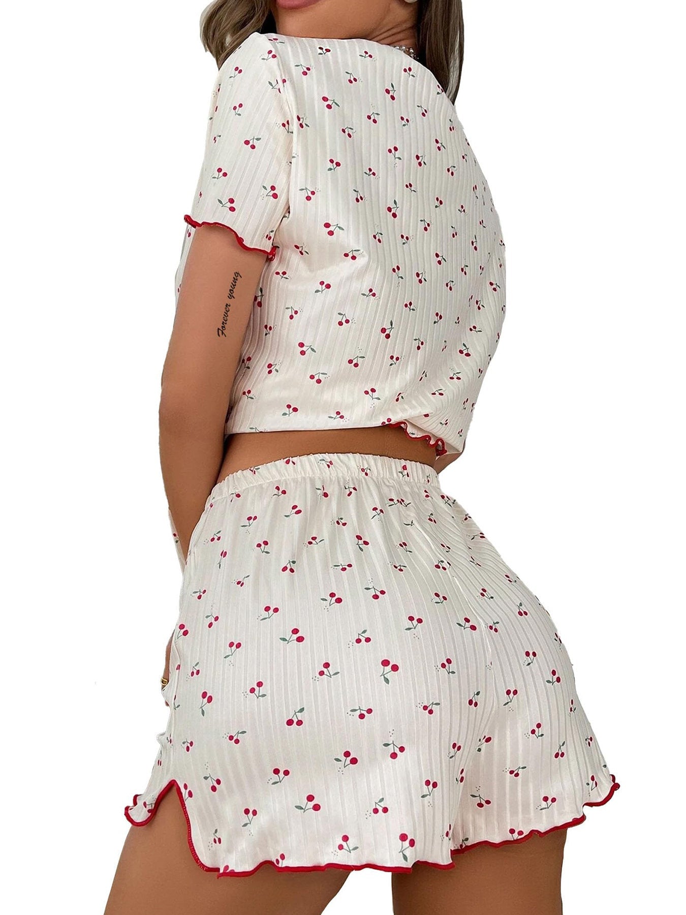 Women's pajama set with floral pattern and comfortable fit Ivyshape