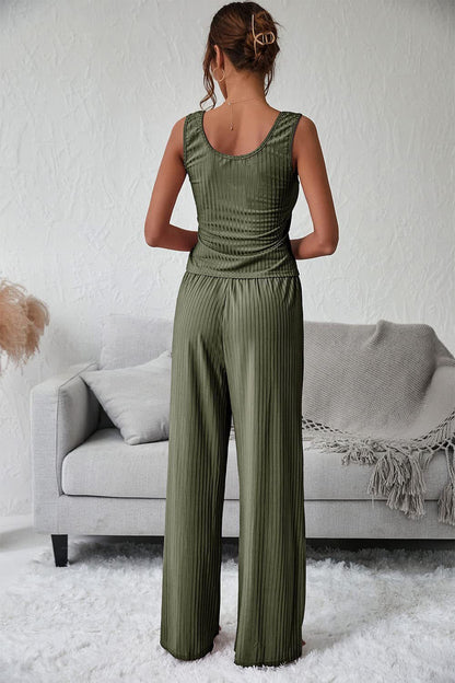 Women's jumpsuit with deep neckline and elastic waistband Ivyshape