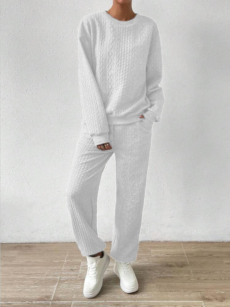 Ladies knitted suit with cable braid pattern Ivyshape