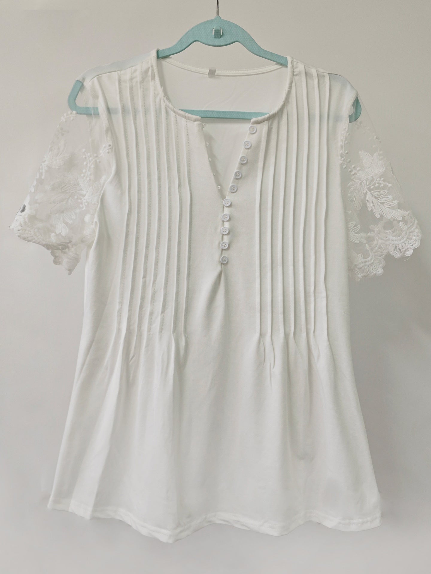 Ladies blouse with lace details and pleats Ivyshape