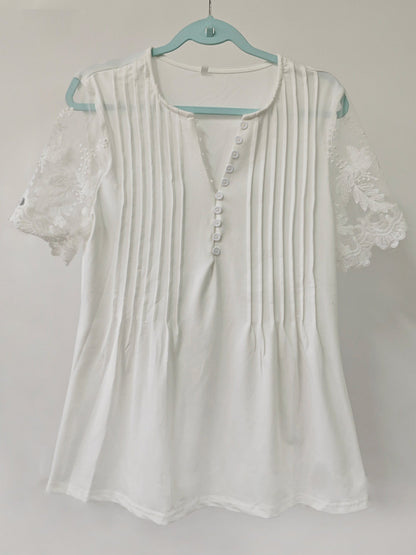 Ladies blouse with lace details and pleats Ivyshape