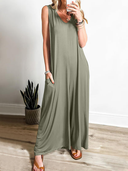 Women's sleeveless maxi dress with side pockets and flowing silhouette Ivyshape