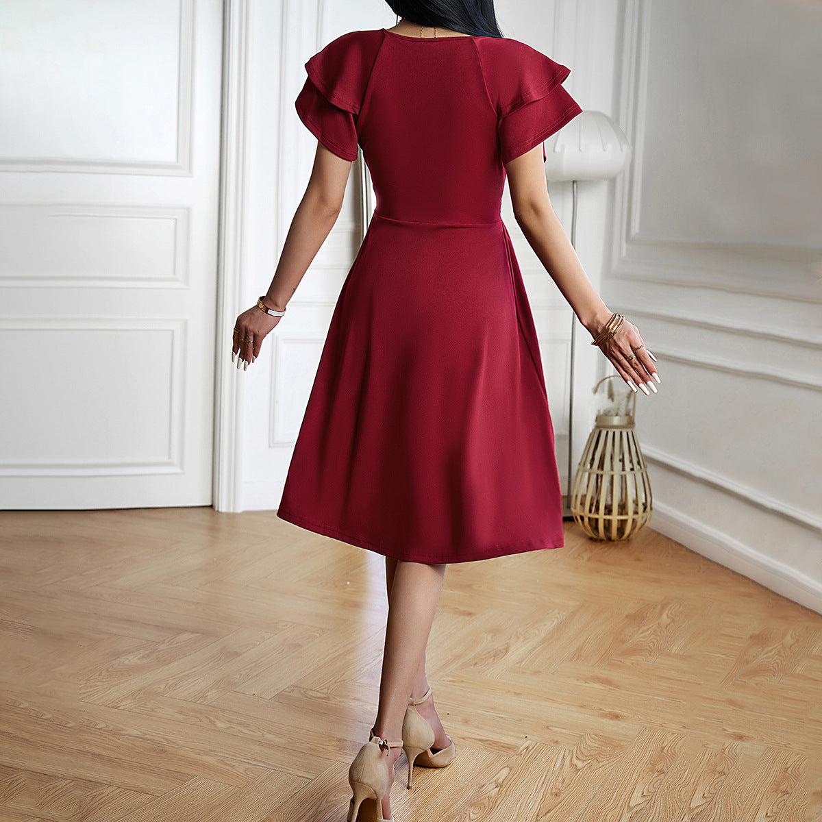 Lyanna | Elegante abito midi con scollo a V e stile sofisticato per donna