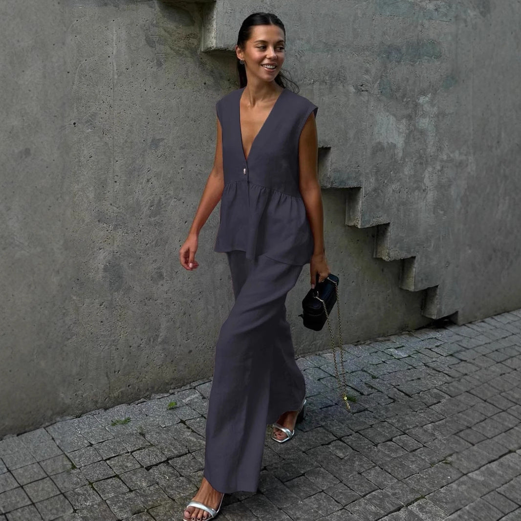 Women's fashionable jumpsuit with V-neck and wide-cut legs Ivyshape