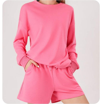 Ladies casual leisure set with long-sleeve top and shorts Ivyshape