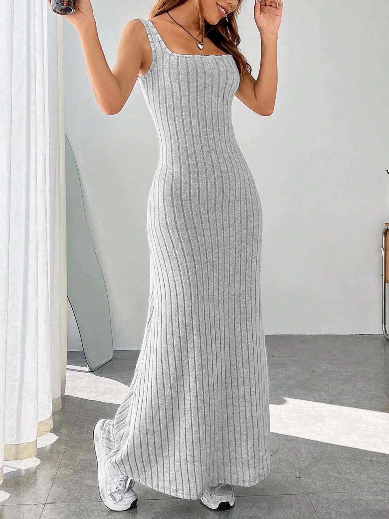Women's Long Knit Maxi Dress with Slim Fit and Round Neckline Ivyshape