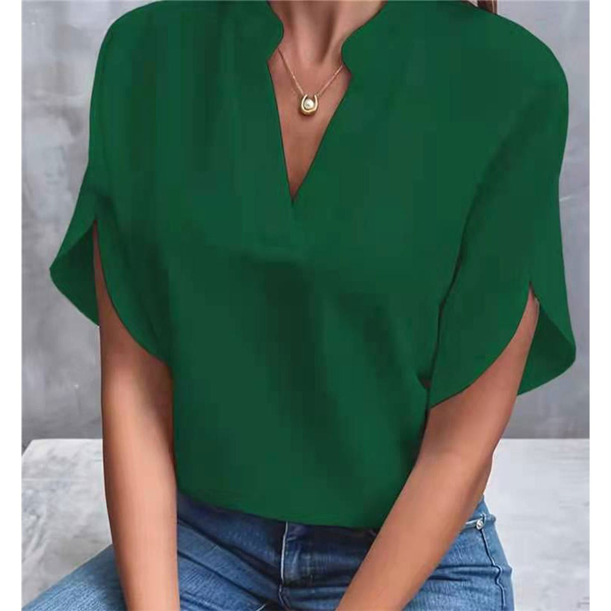 Women's elegant blouse with a loose fit Ivyshape