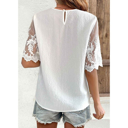 Ladies blouse with lace and elegant sleeves Ivyshape