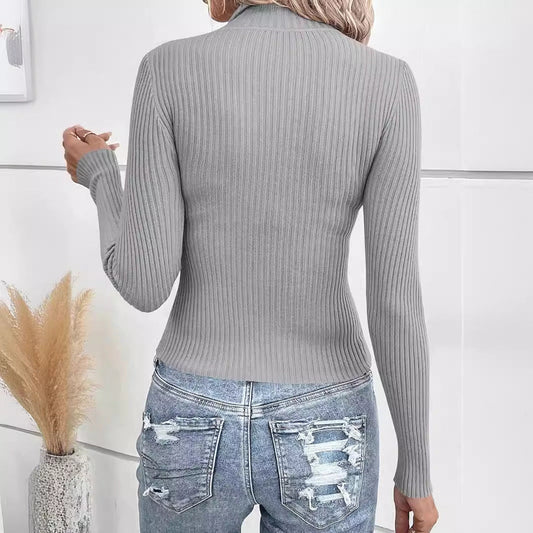 Women elegant, figure-hugging turtleneck sweater with vertical rib pattern Ivyshape