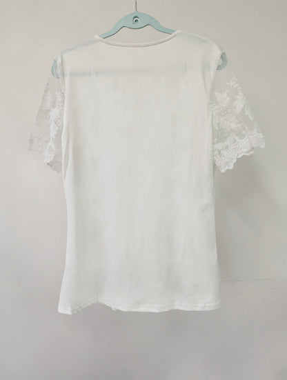 Ladies blouse with lace details and pleats Ivyshape