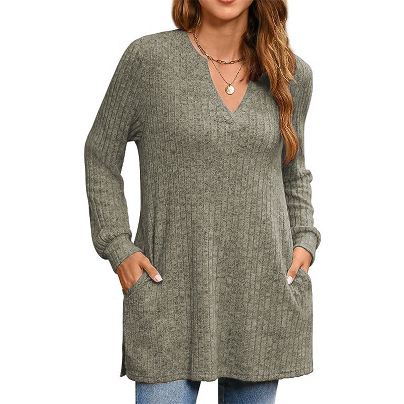Women’s knitted sweater with side welt pocket and V-neck Ivyshape