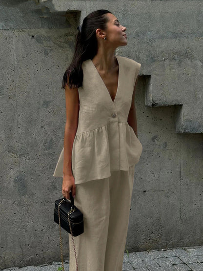 Women's fashionable jumpsuit with V-neck and wide-cut legs Ivyshape